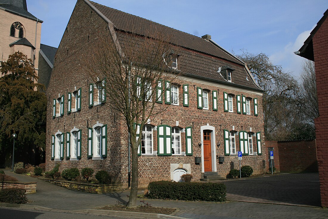 File:Kath. Pfarrhaus in Teveren.JPG