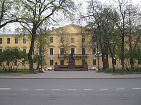 Fassade des Gebäudes der Nikolaev-Kavallerieschule, 2014