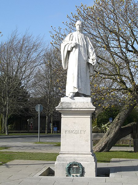 File:Kingsley Statue Bideford - panoramio.jpg