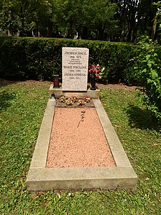 Kroměříž, hřbitov, hrob J. Spáčila.JPG