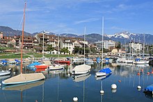 Vue sur le port de La Tour-de-Peilz.