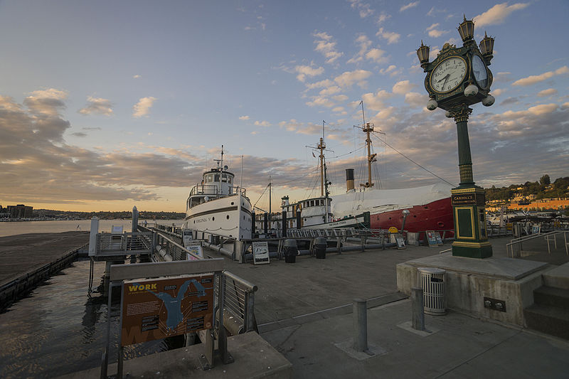 File:Lake Union Park (19568327948).jpg