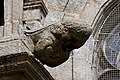 Lampaul-Guimiliau : église paroissiale Notre-Dame, autre statue extérieure 4