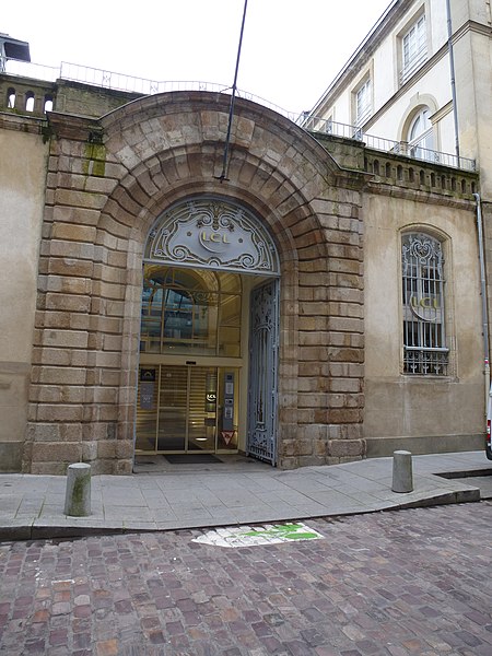 File:Le credit lyonnais rue de la monnaie a rennes - panoramio.jpg