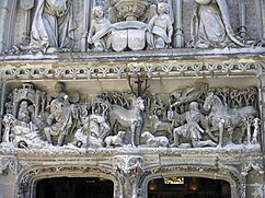 Detalles del dintel de la fachada de la capilla Saint-Hubert del castillo de Amboise