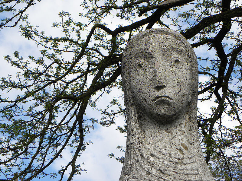 File:Linz-StMagdalena - Kriegerdenkmal von Max Stockenhuber - Detail II.jpg