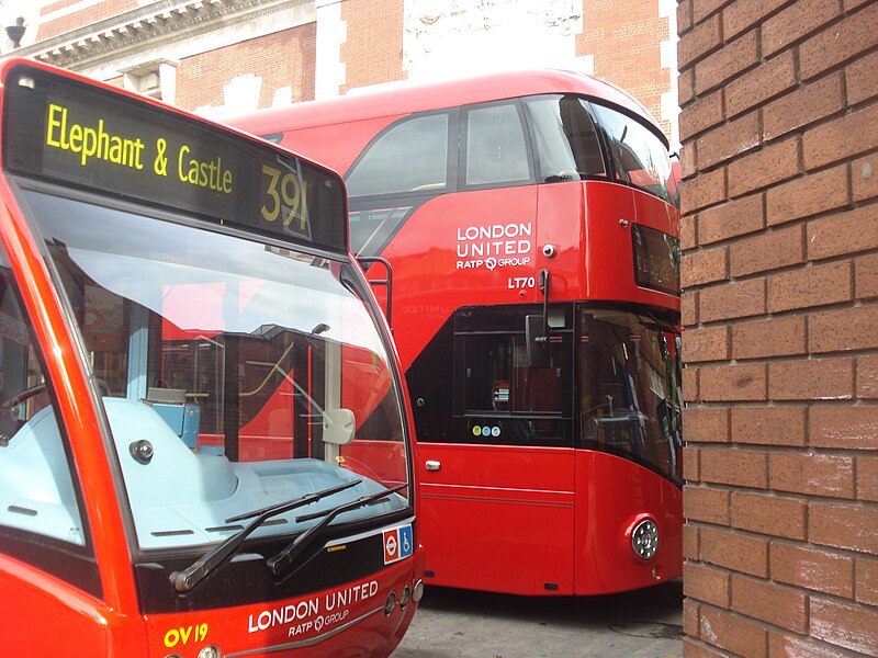 File:London United buses OV19 (YJ58 VBZ) & LT70 (LTZ 1070), Stamford Brook garage, 12 October 2013.jpg