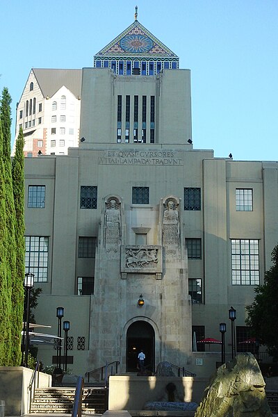 File:LosAngelesCenLibraryNWEntrance.jpg