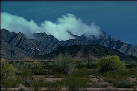 Awan rendah di Mohawk Mountains.jpg