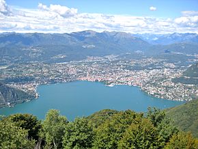 La città di Lugano in Svizzera come si vede dal Balcone d'Italia.