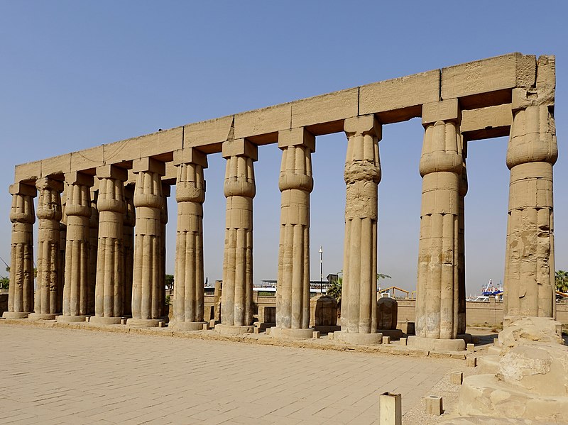 File:Luxor-Tempel Hof Amenophis III. 02.jpg