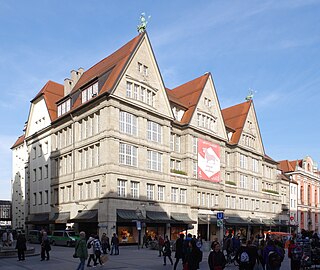 <span class="mw-page-title-main">Oberpollinger</span> Department store in Munich, Germany
