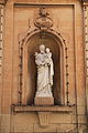 Figura św. Józefa na fasadzie kościoła