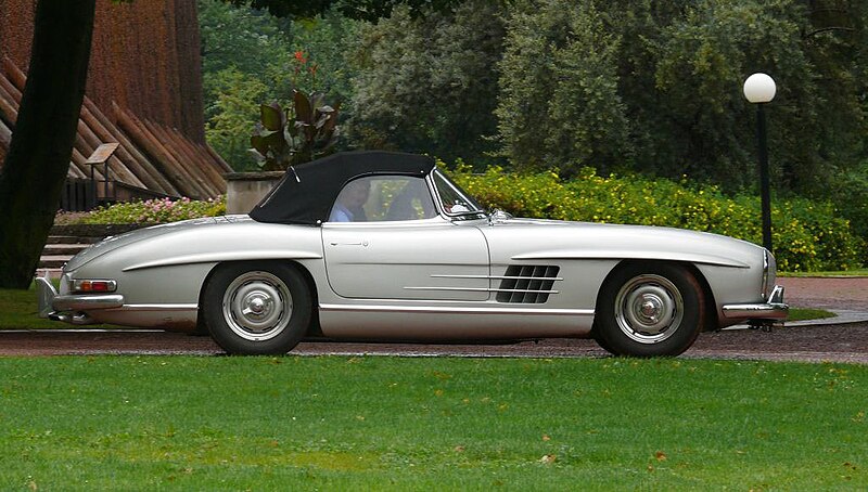 File:Mercedes-Benz 300 SL Roadster touchup.jpg