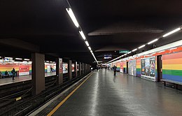 Milano - stazione metropolitana Porta Venezia - banchina.jpg