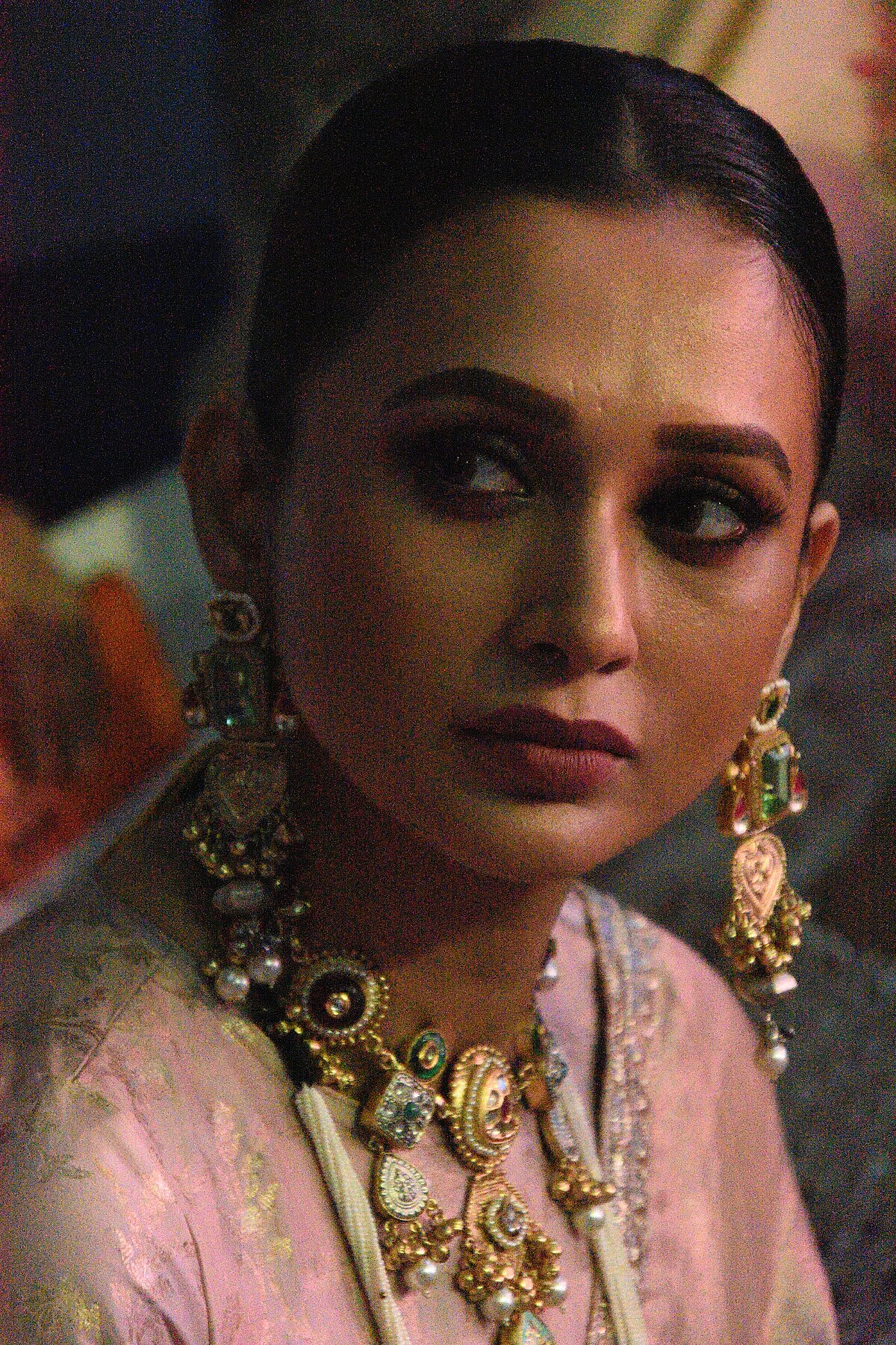 PHOTOS: मिल्की वाइट साड़ी और बैकलेस ब्लाउज में छा गईं बंगाली एक्ट्रेस मिमि  चक्रवर्ती, तस्वीरों पर ठहरा फैंस का दिल - bengali actress and tmc mp mimi  chakraborty sets ...