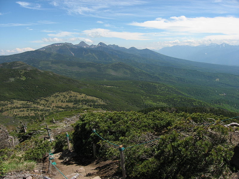 File:Minami-Yatsugatake from Mt.Kitayokodake 04.jpg