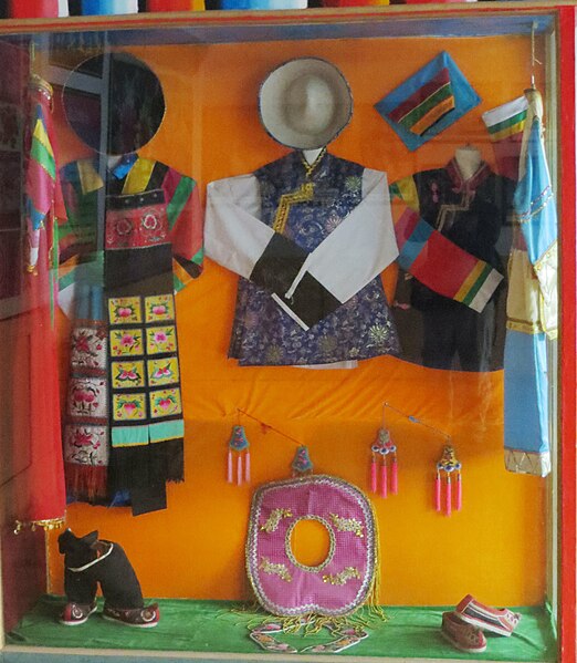 File:Mongolian Tu costumes.jpg