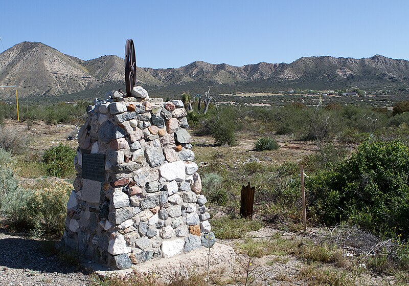 File:Mormon Trail Monument.jpg