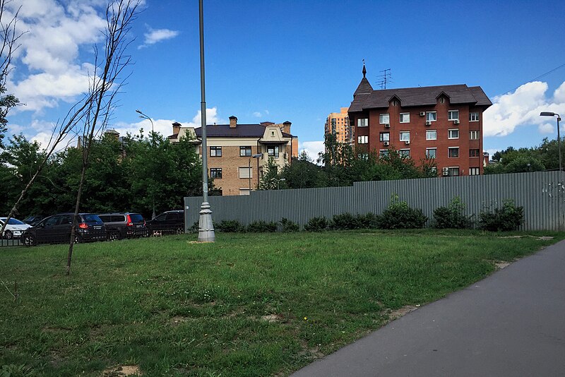 File:Moscow, Nezhinskaya Street 14 township (31286313192).jpg