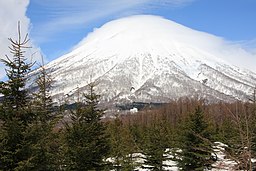 Vulkanen Yōtei-zan sett från Kyōgoku