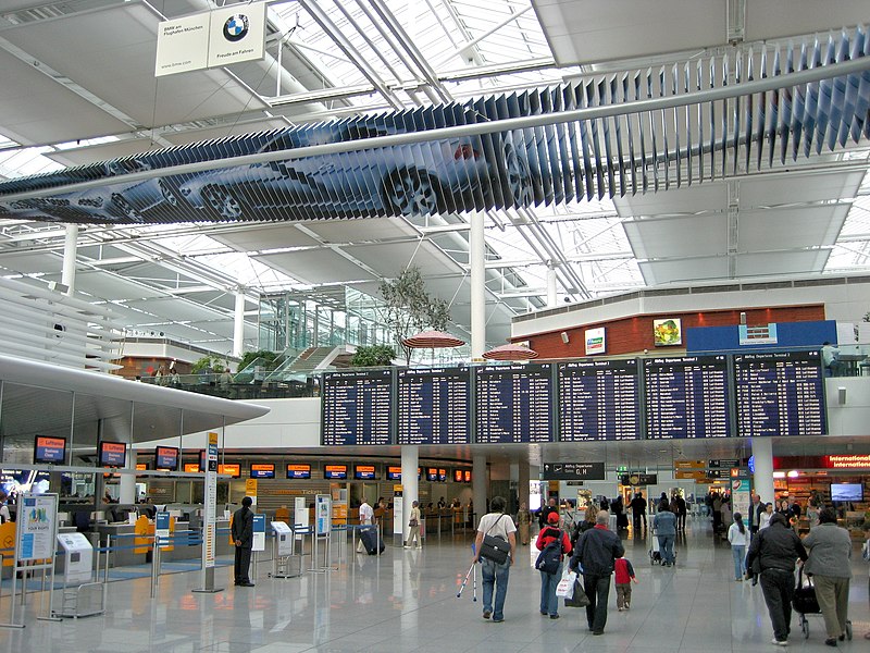 File:Munich Airport T2 L4 check in 1.jpg