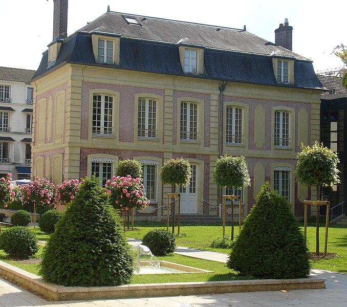 File:Musée d'Art et d'Histoire Louis-Senlecq .jpg