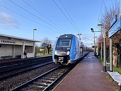 Train en provenance de Paris-Nord et à destination de Persan - Beaumont arrivant en gare.