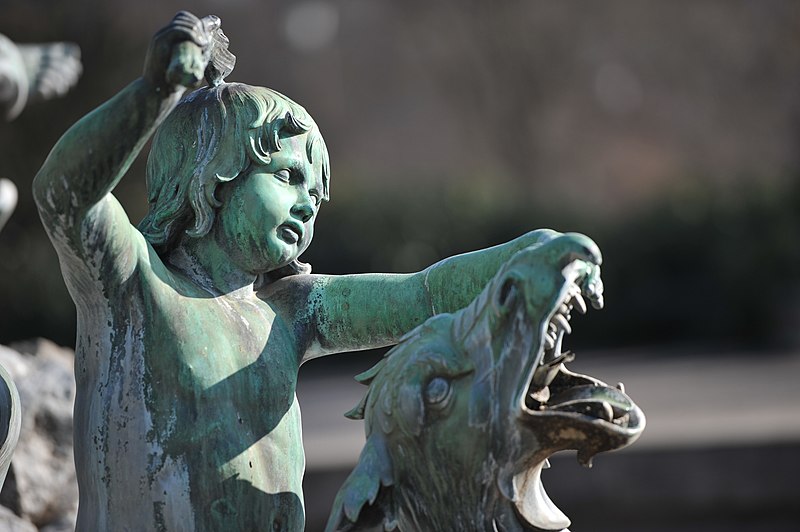 File:Neptunbrunnen Nürnberg Putto 3.JPG