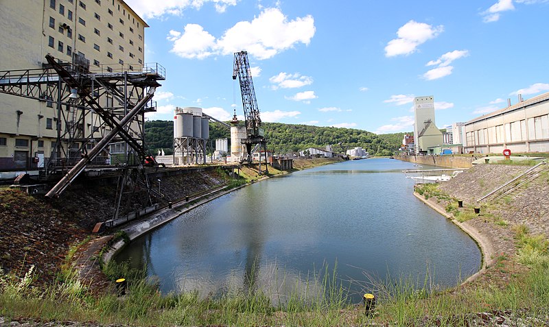 Datei:Neuer Hafen Hafenbecken Würzburg.jpg