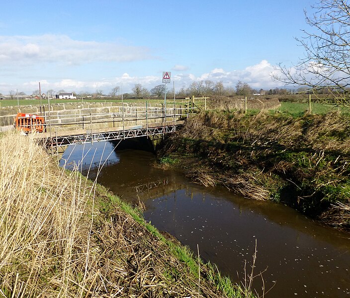 File:New Mill Bridge - geograph.org.uk - 3870447.jpg