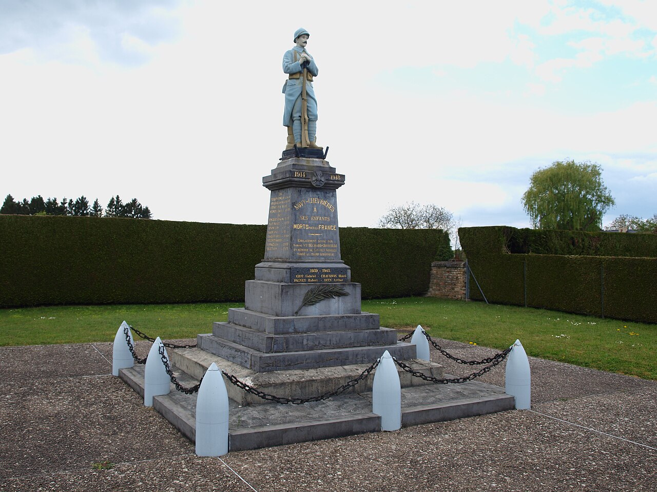 Novy-Chevrières-FR-08-monument aux morts-08.jpg