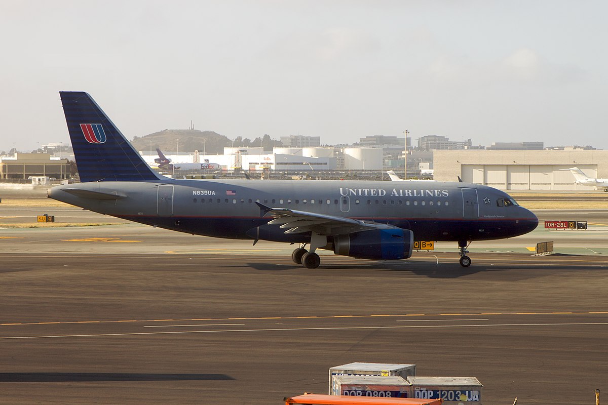 File:Old Livery Airbus319 UA.jpg - Wikimedia Commons