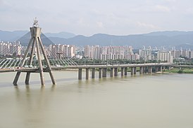 Puente olímpico sobre el río Hangang Seúl Corea.jpg