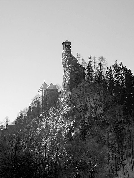 File:Orava Castle, Slovakia - Black and white.jpg