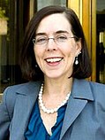 La secrétaire d'État de l'Oregon, Kate Brown, rognée (rognée) .jpg