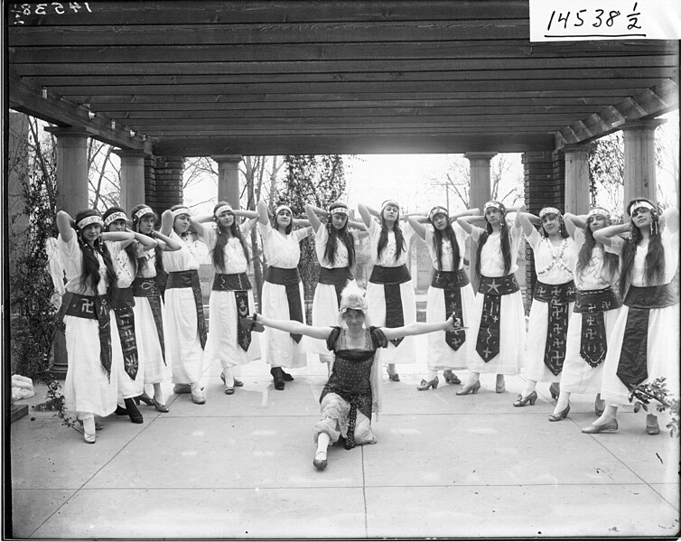 File:Oxford College women in costumes 1915 (3191302513).jpg