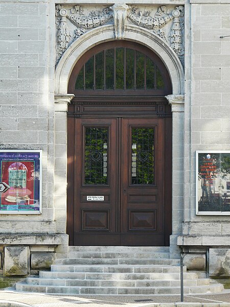 File:Périgueux MAAP angle Tourny-St Front porte.JPG