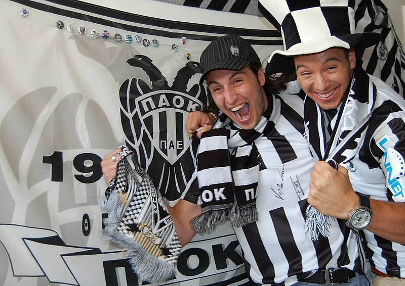 File:PAOK Saloniki Fans.JPG