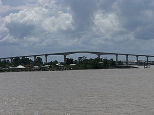 The Jules Wijdenbosch Bridge over the Suriname River near Paramaribo. Paramaribo, Jules Wijdenboschbrug.JPG