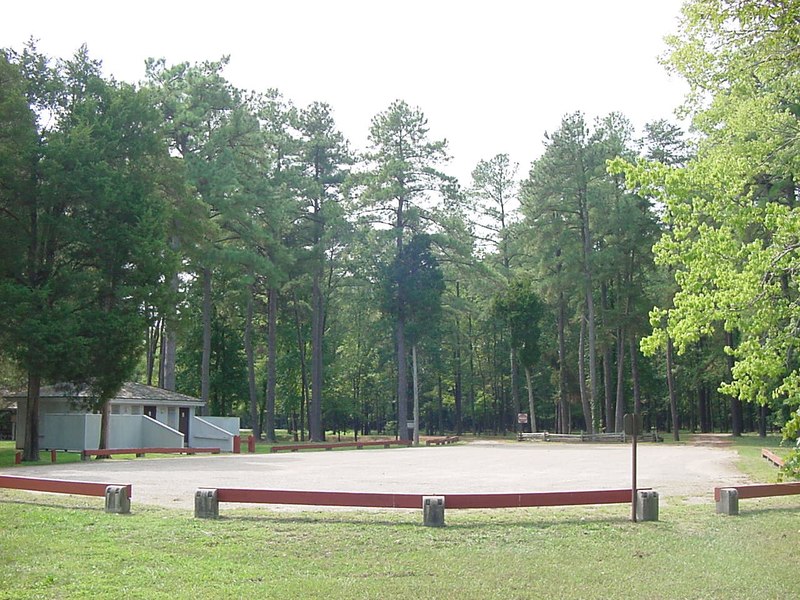 File:Parking Lot and Restrooms (ab12ca45-15fa-4bad-8671-57977670610b).tif