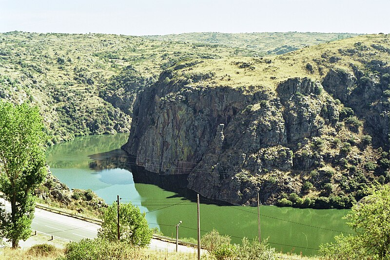 File:Parque Natural do Douro Internacional.jpg