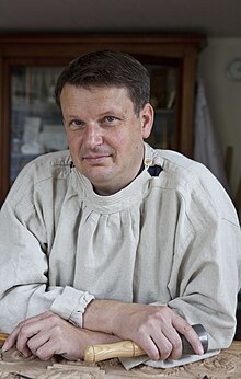 Patrick Damiaens ornamentální a heraldický řezbář dřeva.jpg