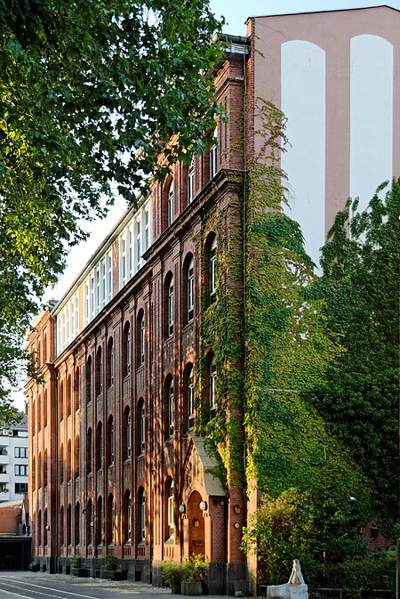 Paul Klee Grundschule in Duesseldorf Stadtmitte, von Sueden