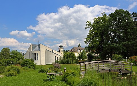 Schaugarten in Paudorf mit der Pfarrkirche hl. Altmann