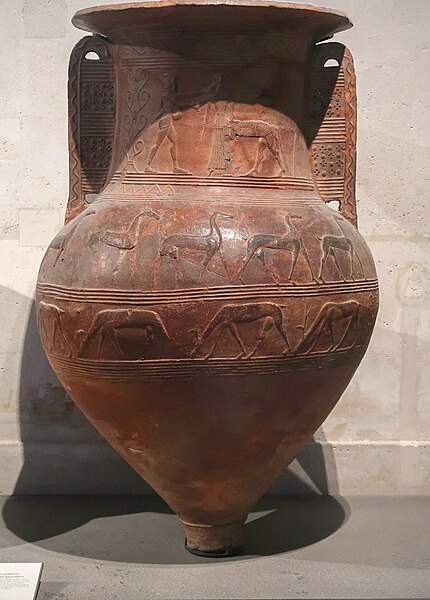 File:Pithos with reliefs. Cyclades, circa 670 BCE. Louvre.jpg