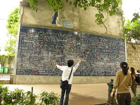 Tập_tin:Place_des_Abbesse_(the_plaque_with_the_je_t'aime=te_iubesc_in_311_laguages).jpg