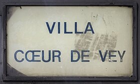 Voir la plaque.