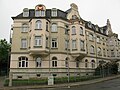 Mietshaus in halboffener Bebauung und in Ecklage