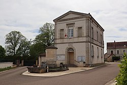 Poiseul-lès-Saulx ( 21) Mairie.jpg